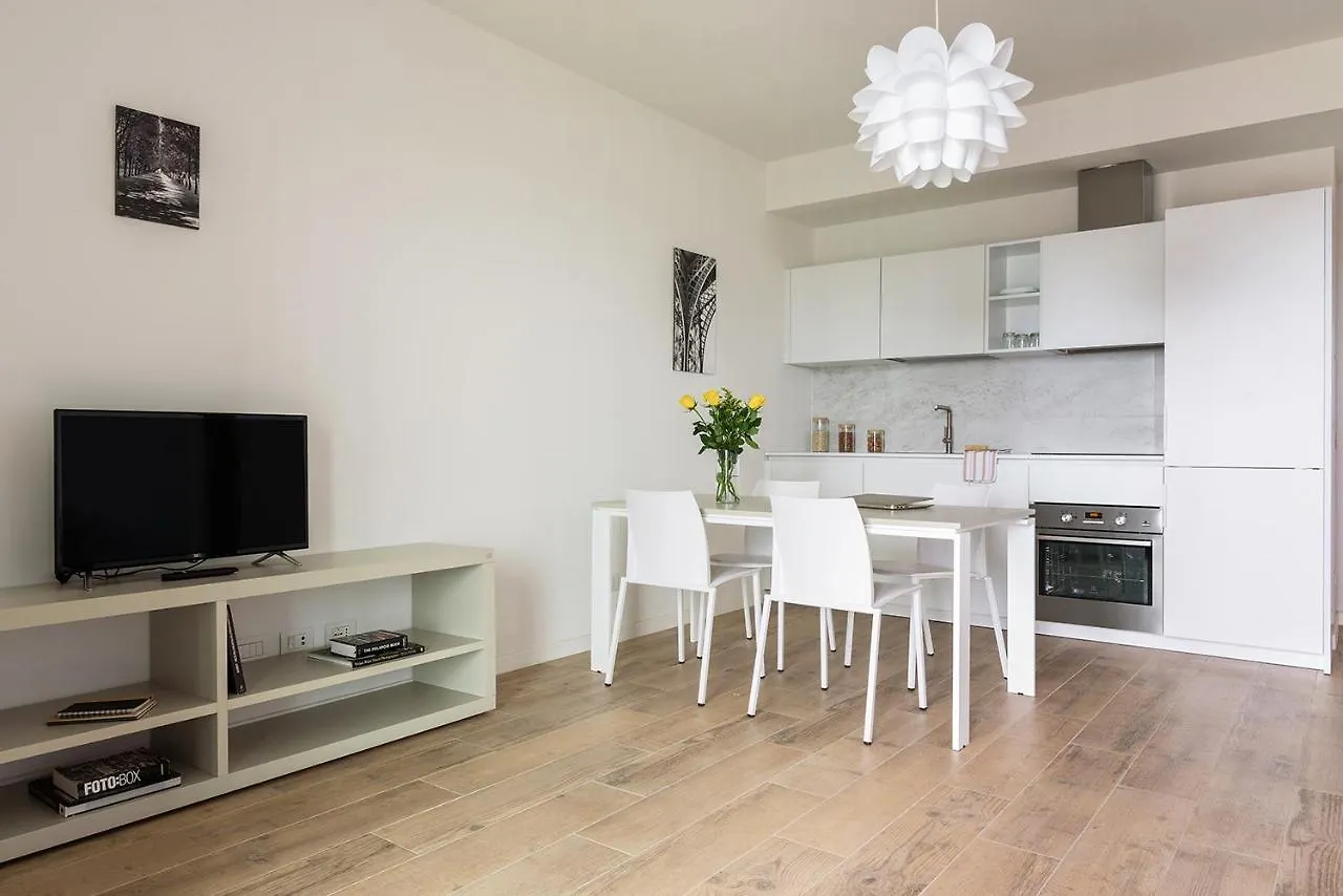 Appartamento Joivy Uptown Flats With Balcony, Good Connection To Milan Centre 0*,  Italia