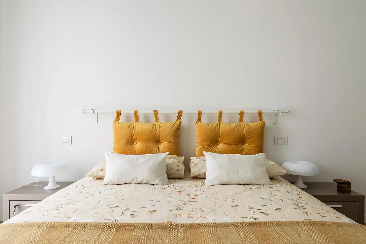 Apartment Ferienwohnung Joivy Uptown Flats With Balcony, Good Connection To Milan Centre