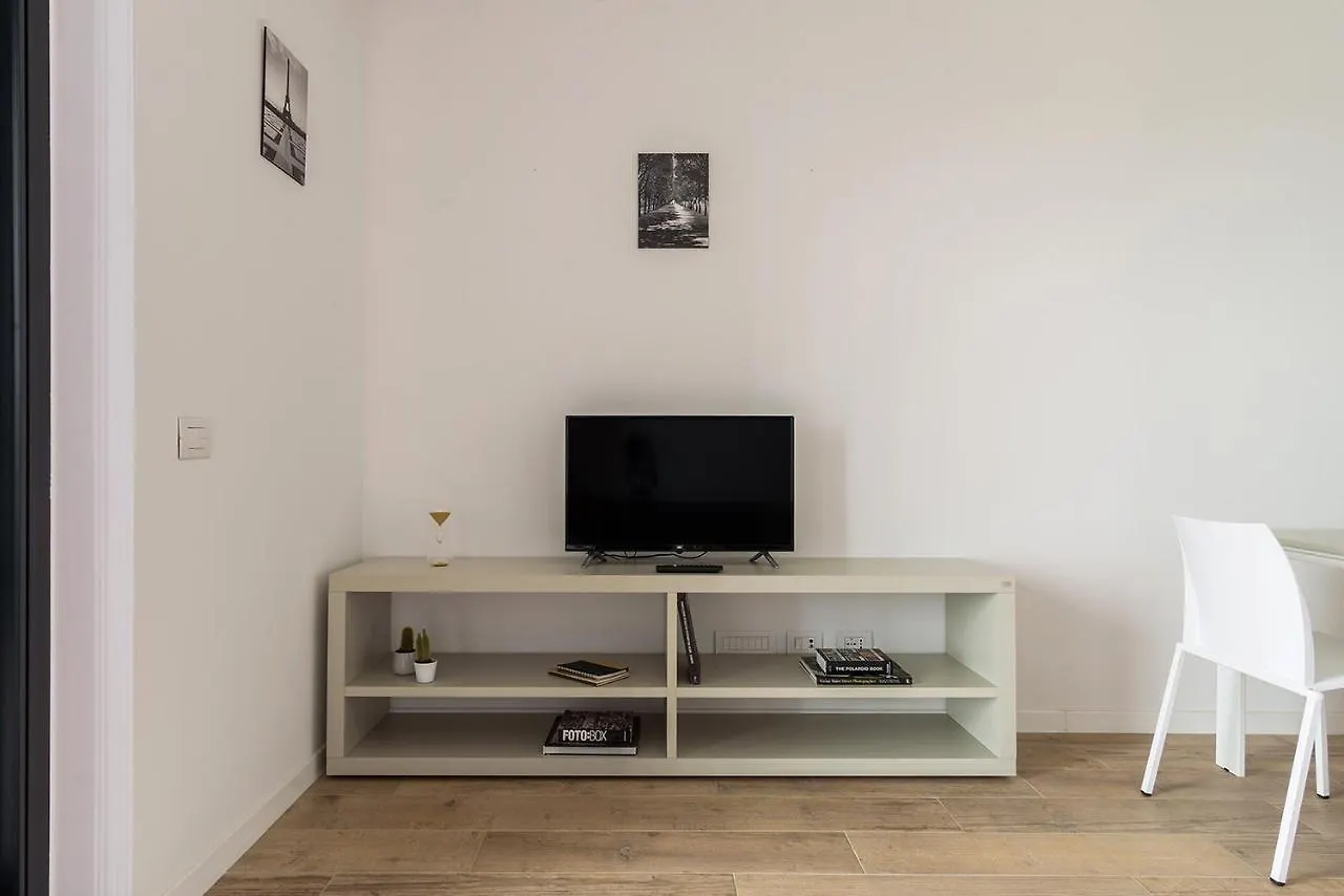 Joivy Uptown Flats With Balcony, Good Connection To Milan Centre Daire